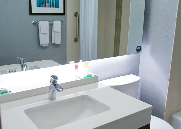 Hyatt Place Airport Hotel 3*