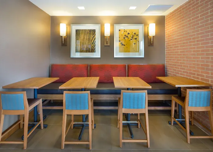 Hyatt Place Airport Hotel